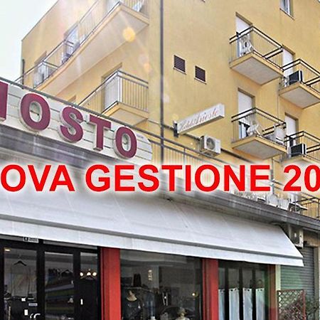 Hotel Ariosto Римини Экстерьер фото