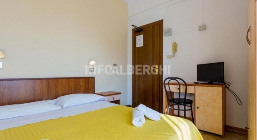 Hotel Ariosto Римини Экстерьер фото
