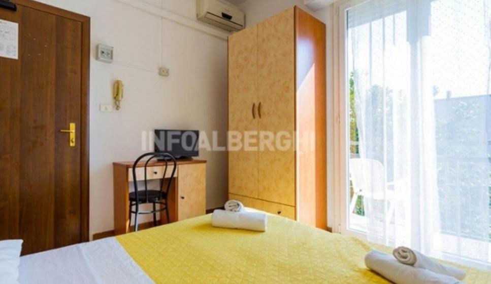Hotel Ariosto Римини Экстерьер фото