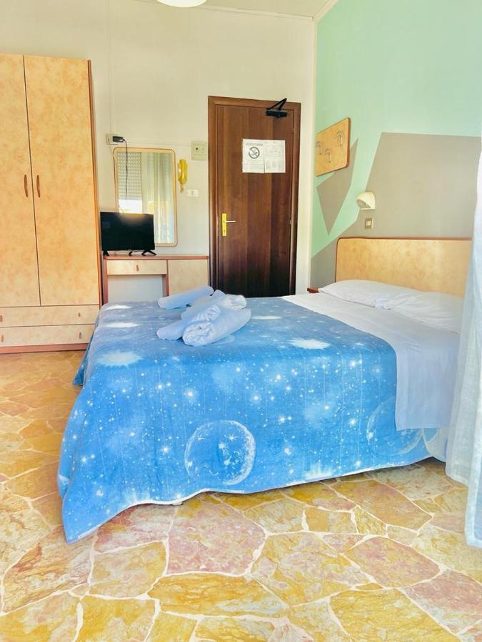 Hotel Ariosto Римини Экстерьер фото