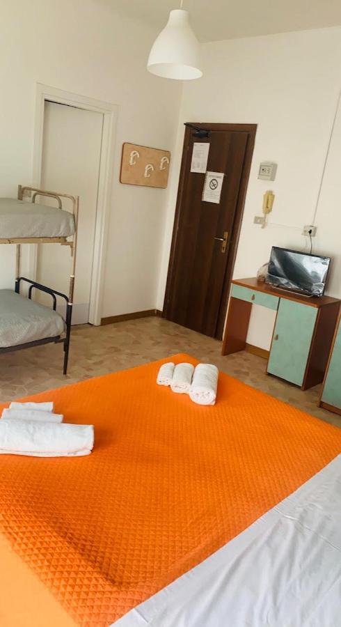 Hotel Ariosto Римини Экстерьер фото