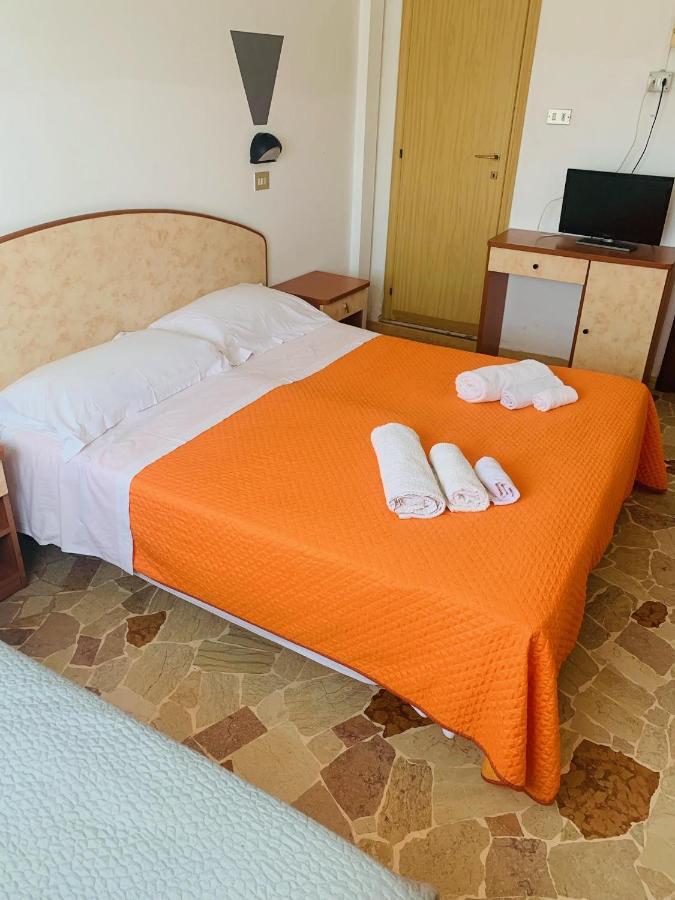 Hotel Ariosto Римини Экстерьер фото