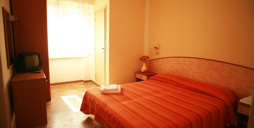 Hotel Ariosto Римини Экстерьер фото