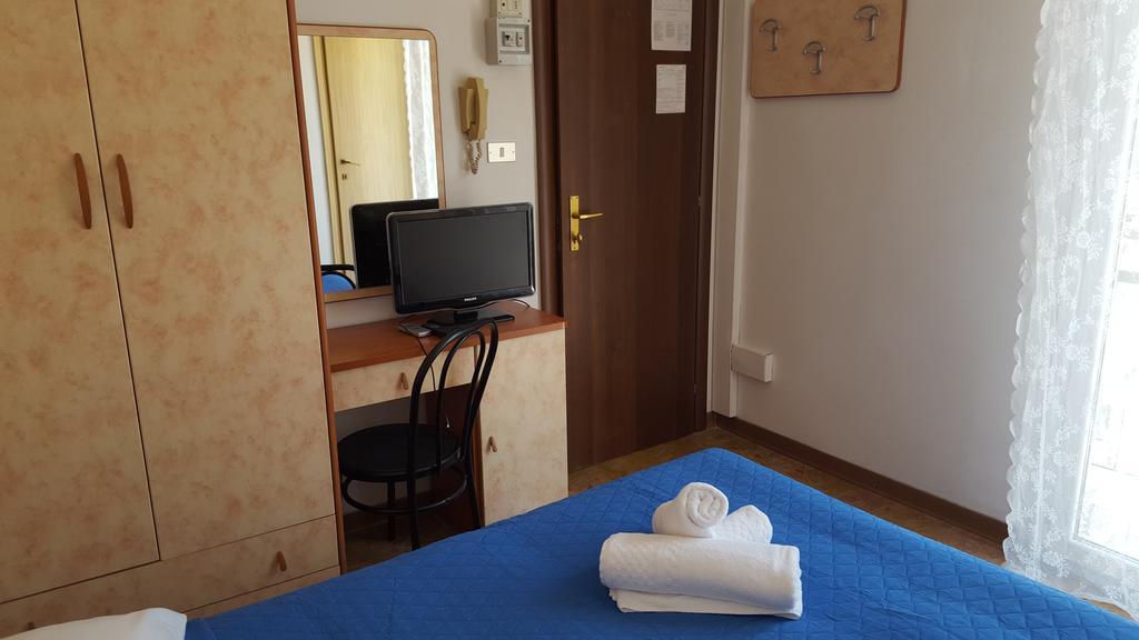 Hotel Ariosto Римини Экстерьер фото